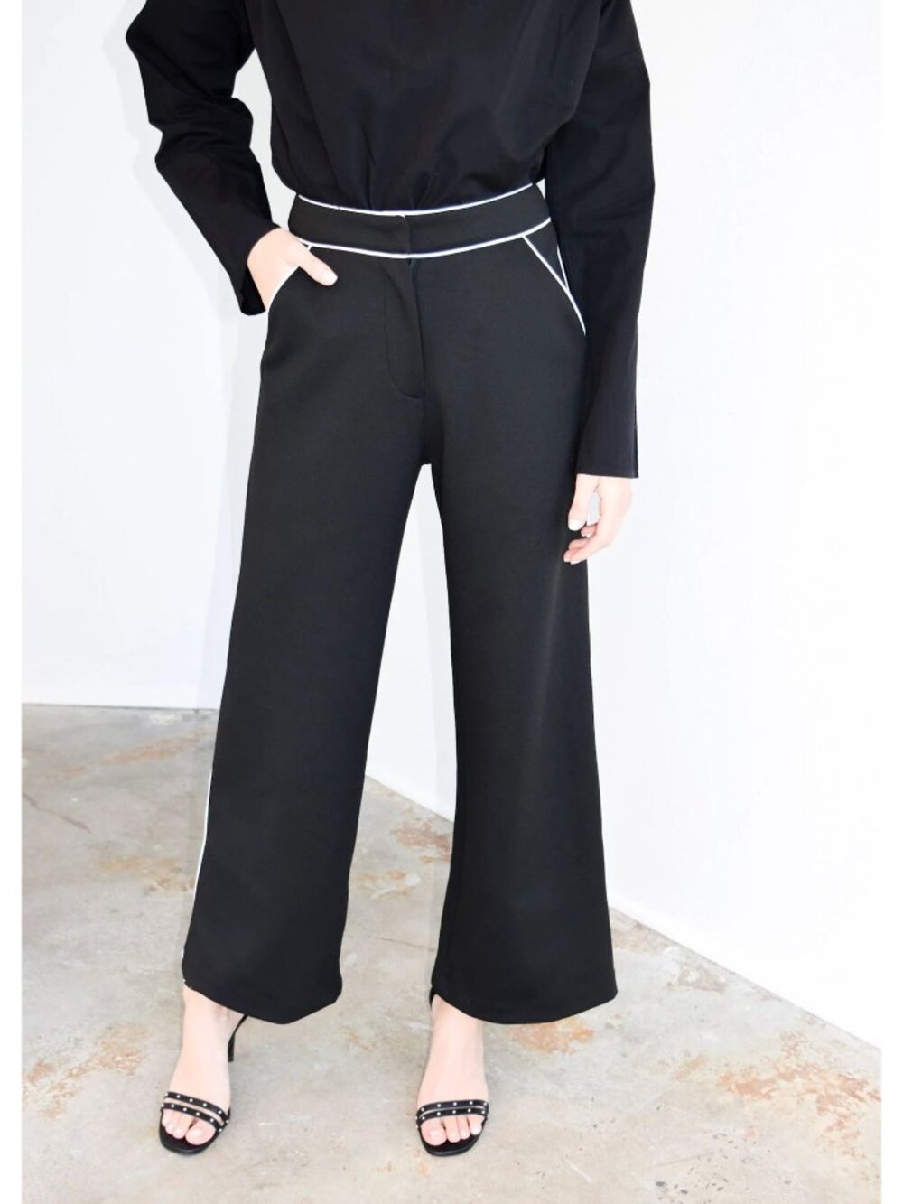NWT Never A Wallflower Peony Pants - Black Ponte - Women's Size L (12) MSRP $156
